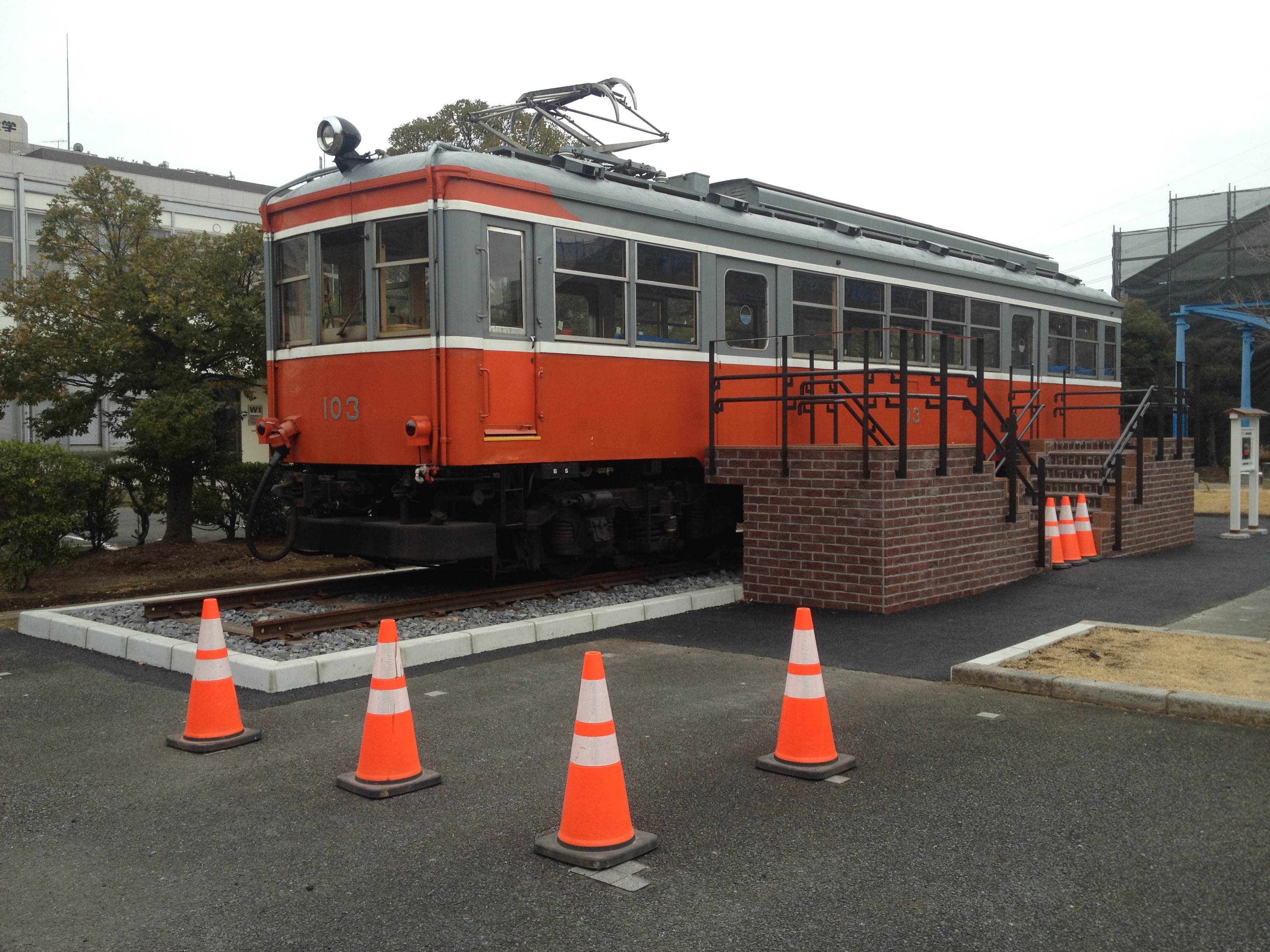 日本工業大学に箱根の車両 日本工業大学に箱根の車両